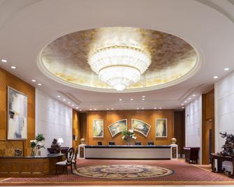 Hongqiao Jin Jiang Hotel - Shanghai - Front desk
