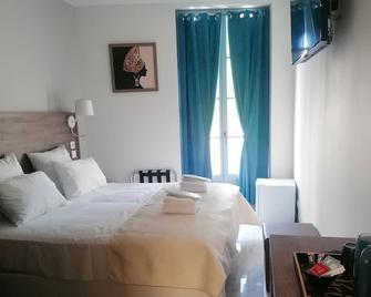 Square Hotel - Nimes - Bedroom