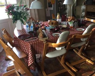 B&B Au Pain Quotidien - Mercurey - Comedor