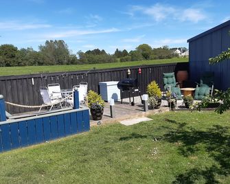 Evaron House - Armoy - Patio