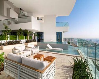 فايف قرية جميرا - دبي - شرفة