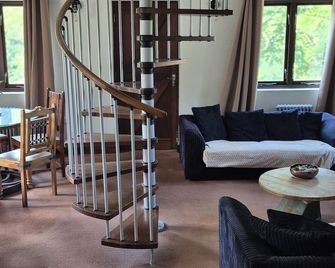 Flat 3, The Old Bakehouse - Telford - Living room