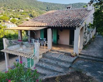 Provencal house with rustic charm, ideal for family, - La Croix-Valmer - Patio