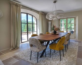 Completely renovated modern farmhouse in Ménerbes - Menerbes - Eetruimte