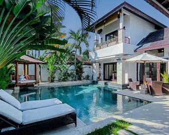 Cempaka Villa by Premier Hospitality - Denpasar - Building