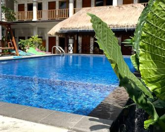 Central Inn Senggigi - Senggigi - Piscina