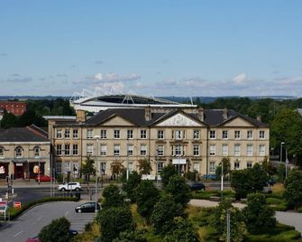 Park hotel and apartments - האל - בניין