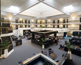 Ramada by Wyndham Diplomat Canberra - Forrest - Lobby