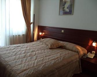 Hotel Dva Bisera - אוחריד - חדר שינה