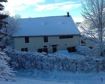 Renovated 120 square metre gîte in old farmhouse - La Pesse - Edificio