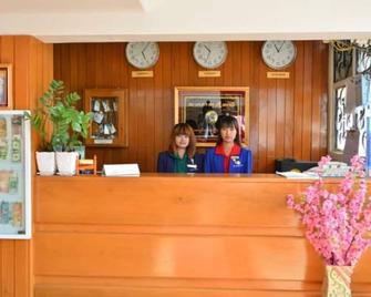 Tha Ha Zar Ta Hotel - Pyin Oo Lwin - Front desk