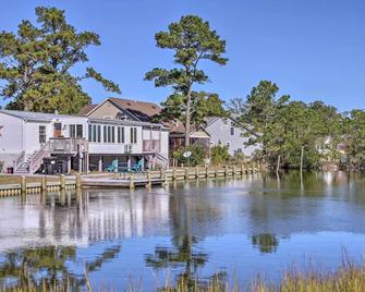 Quaint Chincoteague Island Hideaway with 2 Porches! - Chincoteague