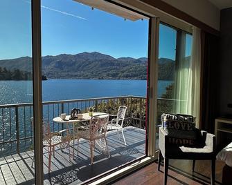 Hotel L'Approdo - Pettenasco - Balcón