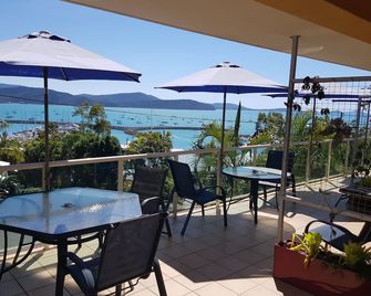 Sunlit Waters Studio Apartments - Airlie Beach - Balcony