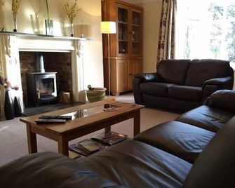 The Old Rectory Bed & Breakfast - Ruthin - Living room
