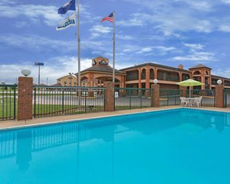 Days Inn by Wyndham Franklin - Franklin - Pool
