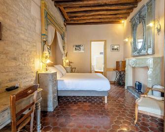 Hôtel De La Beursaudiere - Nitry - Bedroom