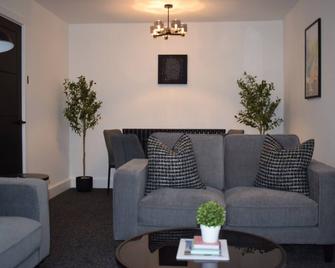 The Little Luxury Getaway! - Arthington - Living room