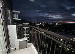 Cozy 2 Bedroom Condo with Balcony for Rent - Iloilo - Balkon