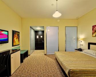 Kallirroe Hotel - Río - Schlafzimmer