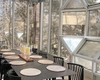 Luxury Port Carling Cottage w/boathouse & Hottub - Port Carling - Restaurant