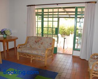 Kloofsig Holiday Cottages - Graskop - Living room