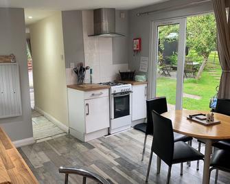 Stunning 2-Bed Cabin in Nantglyn Denbigh - Denbigh - Кухня