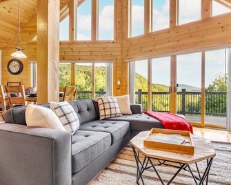 Stunning Mtn Views! Fireplace, Hot Tub, Sleeps 12 - Bethel - Salon