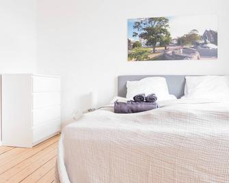Spacious and Cool 1-bed in Gadekvarteret - Århus - Habitación