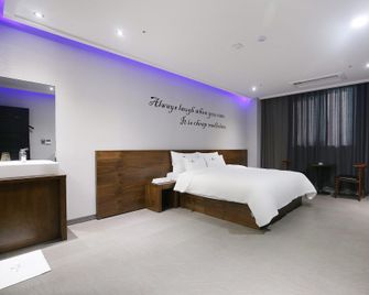 Jincheon Lou Hotel - Jincheon - Habitación