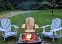 House Nestled in Forest - Gibsons - Patio