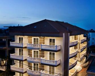 RG Status Hotel - Paralia