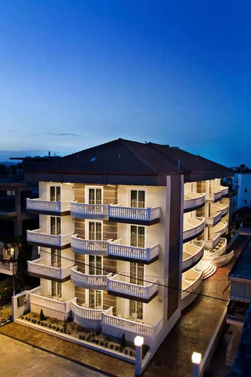 RG Status Hotel - Paralia - בניין