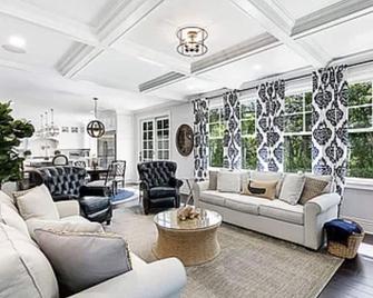 Beach House - Monmouth Beach - Living room