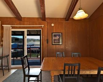Anchor Lodge Motel - Fort Bragg - Dining room