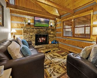 The Robins Nest with hot tub - Pigeon Forge - Obývací pokoj
