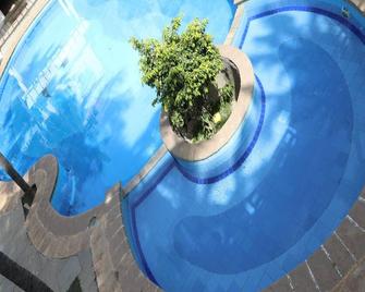 Green Coconut Resort-Ecr - Muttukadu - Piscina