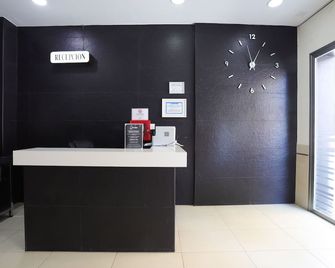 Hostal la Campana - La Línea de la Concepción - Recepción