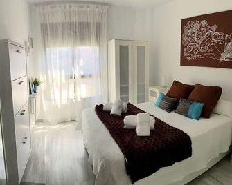 Luxury Apartment Bajondillo Beachfront - Torremolinos - Bedroom