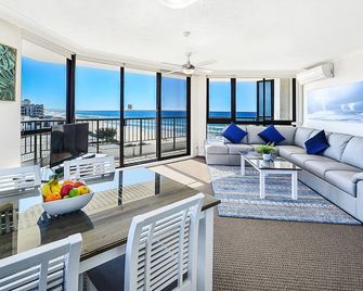 Spindrift On The Beach - Mermaid Beach - Living room