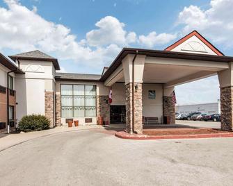 Quality Inn And Suites Mississauga - Mississauga - Building