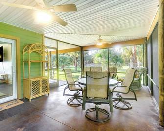 Pet-Friendly Fort Pierce Home with Screened Porch! - Fort Pierce - Patio