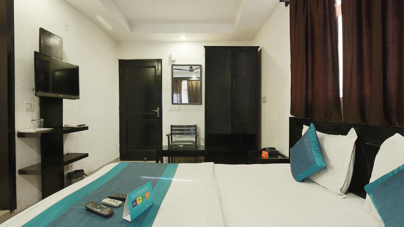 Fabhotel Twin Tree Naraina