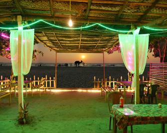Dakshinamurthi Beach Stay - Gokarna - Restaurant