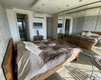 Duplex in Solemar Renovated including Generator - Jounieh - Bedroom