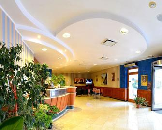 Hotel Villa San Pietro - סן ג'ובאני רוטונדו - דלפק קבלה