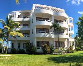 San Pedro Condo with 2Bed /2Bath Sunset Suite #8 - San Pedro Town - Edificio