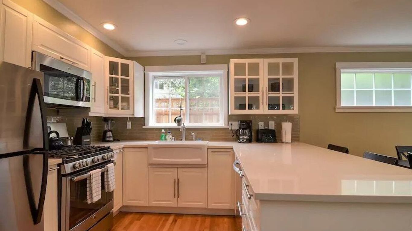 Seattle Vacation Home: The Gallery