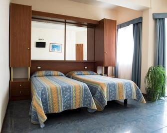 Hotel Gabbiano - Porto San Giorgio - Bedroom