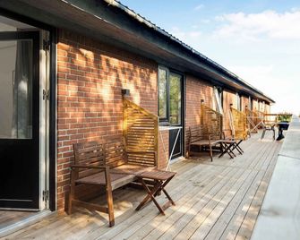 Summer Holiday Apt No 2 At Beautiful Solgaarden - Svaneke - Patio